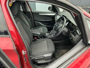 BMW 2 serie Active Tourer 220i 2.0 TwinPower Turbo 16V Vehículo de desguace (2018, Rojo)