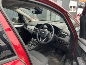 BMW 2 serie Active Tourer 220i 2.0 TwinPower Turbo 16V Vehículo de desguace (2018, Rojo)