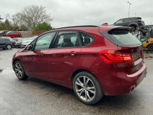 BMW 2 serie Active Tourer 220i 2.0 TwinPower Turbo 16V Vehículo de desguace (2018, Rojo)