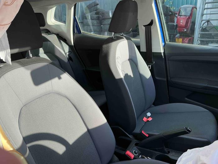 Seat Arona 1.0 TSI 12V Skrotfordon (2021, BLAUW)