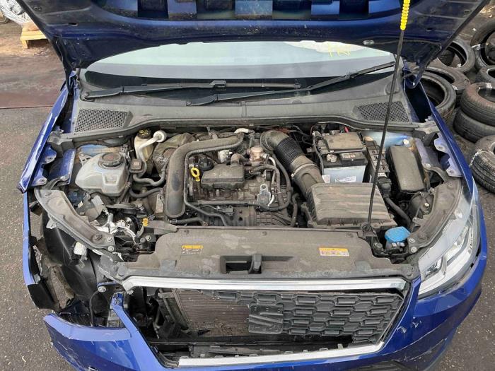 Seat Arona 1.0 TSI 12V Skrotfordon (2021, BLAUW)