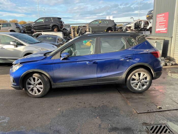Seat Arona 1.0 TSI 12V Skrotfordon (2021, BLAUW)