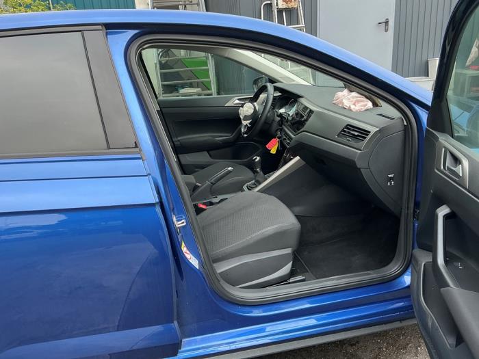 Volkswagen Polo VI 1.0 TSI 12V Schrottauto (2021, Dunkel, Blau)