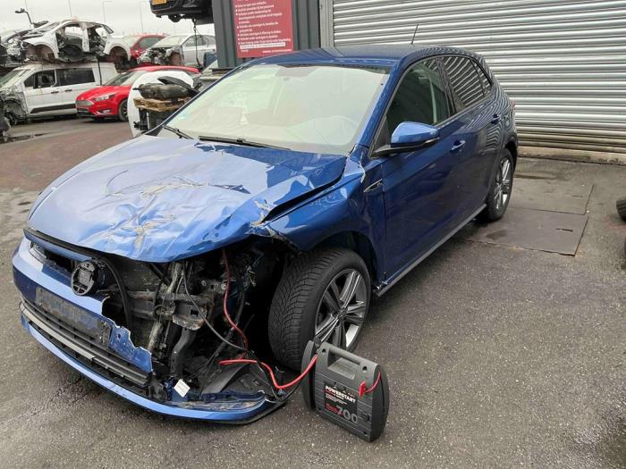 Volkswagen Polo VI 1.0 TSI 12V Schrottauto (2021, Dunkel, Blau)
