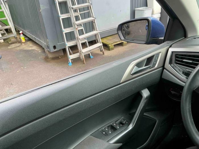 Volkswagen Polo VI 1.0 TSI 12V Schrottauto (2021, Dunkel, Blau)