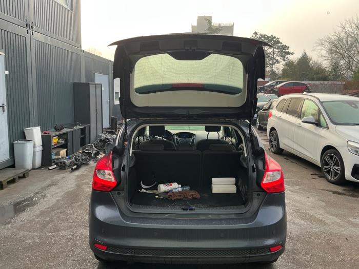 Ford Focus 3 1.0 Ti-VCT EcoBoost 12V 100 Vehículo de desguace (2012, Gris)