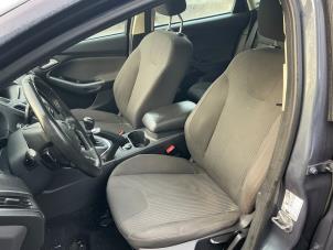 Ford Focus 3 1.0 Ti-VCT EcoBoost 12V 100 Vehículo de desguace (2012, Gris)