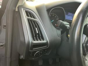 Ford Focus 3 1.0 Ti-VCT EcoBoost 12V 100 Vehículo de desguace (2012, Gris)