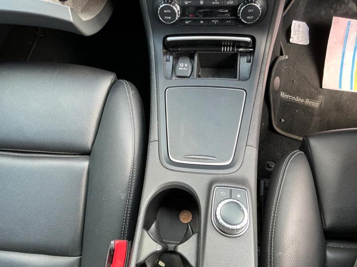 Mercedes B 1.6 B-200 BlueEFFICIENCY Turbo 16V Vehículo de desguace (2016, Metálico, Gris plateado, Gris ratón)