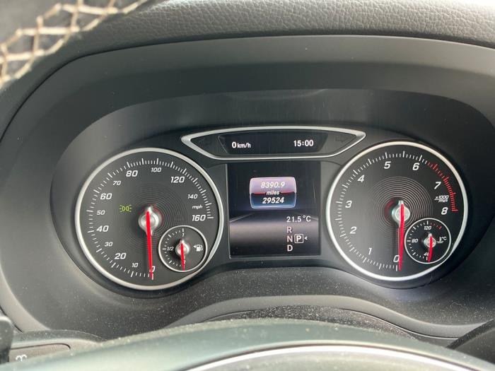Mercedes B 1.6 B-200 BlueEFFICIENCY Turbo 16V Vehículo de desguace (2016, Metálico, Gris plateado, Gris ratón)