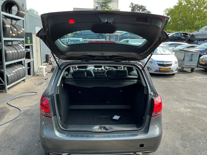 Mercedes B 1.6 B-200 BlueEFFICIENCY Turbo 16V Vehículo de desguace (2016, Metálico, Gris plateado, Gris ratón)