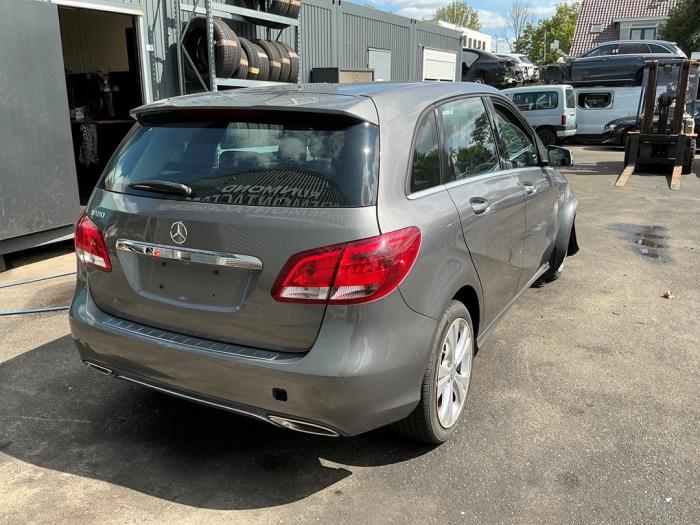 Mercedes B 1.6 B-200 BlueEFFICIENCY Turbo 16V Vehículo de desguace (2016, Metálico, Gris plateado, Gris ratón)