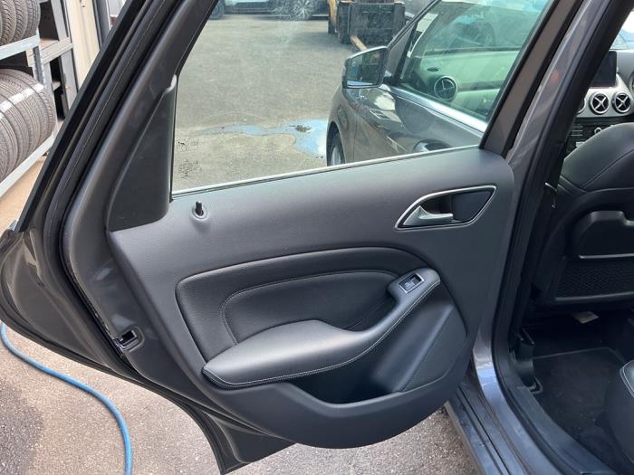 Mercedes B 1.6 B-200 BlueEFFICIENCY Turbo 16V Vehículo de desguace (2016, Metálico, Gris plateado, Gris ratón)