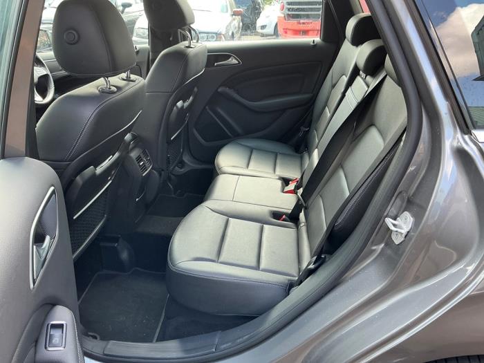 Mercedes B 1.6 B-200 BlueEFFICIENCY Turbo 16V Vehículo de desguace (2016, Metálico, Gris plateado, Gris ratón)