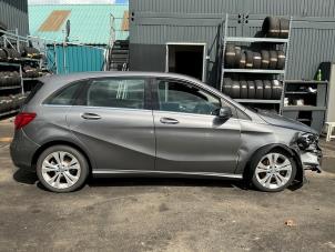 Mercedes B 1.6 B-200 BlueEFFICIENCY Turbo 16V Vehículo de desguace (2016, Metálico, Gris plateado, Gris ratón)