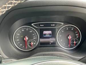 Mercedes B 1.6 B-200 BlueEFFICIENCY Turbo 16V Vehículo de desguace (2016, Metálico, Gris plateado, Gris ratón)