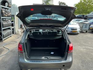 Mercedes B 1.6 B-200 BlueEFFICIENCY Turbo 16V Vehículo de desguace (2016, Metálico, Gris plateado, Gris ratón)