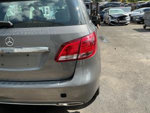 Mercedes B 1.6 B-200 BlueEFFICIENCY Turbo 16V Vehículo de desguace (2016, Metálico, Gris plateado, Gris ratón)
