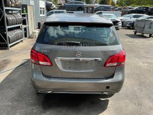 Mercedes B 1.6 B-200 BlueEFFICIENCY Turbo 16V Vehículo de desguace (2016, Metálico, Gris plateado, Gris ratón)