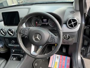 Mercedes B 1.6 B-200 BlueEFFICIENCY Turbo 16V Vehículo de desguace (2016, Metálico, Gris plateado, Gris ratón)