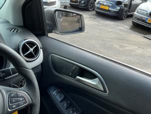 Mercedes B 1.6 B-200 BlueEFFICIENCY Turbo 16V Vehículo de desguace (2016, Metálico, Gris plateado, Gris ratón)
