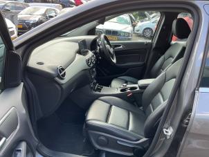 Mercedes B 1.6 B-200 BlueEFFICIENCY Turbo 16V Vehículo de desguace (2016, Metálico, Gris plateado, Gris ratón)