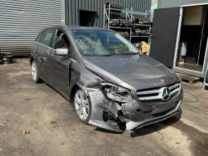 Mercedes B 1.6 B-200 BlueEFFICIENCY Turbo 16V Vehículo de desguace (2016, Metálico, Gris plateado, Gris ratón)
