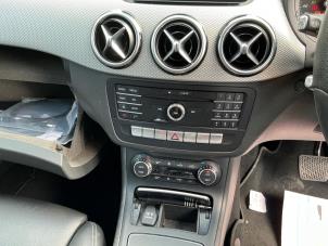 Mercedes B 1.6 B-200 BlueEFFICIENCY Turbo 16V Vehículo de desguace (2016, Metálico, Gris plateado, Gris ratón)