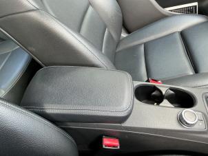 Mercedes B 1.6 B-200 BlueEFFICIENCY Turbo 16V Vehículo de desguace (2016, Metálico, Gris plateado, Gris ratón)