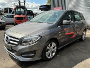 Mercedes B 1.6 B-200 BlueEFFICIENCY Turbo 16V Vehículo de desguace (2016, Metálico, Gris plateado, Gris ratón)