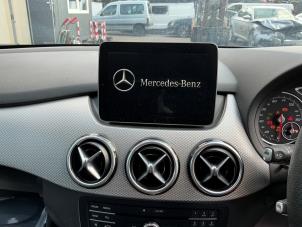 Mercedes B 1.6 B-200 BlueEFFICIENCY Turbo 16V Vehículo de desguace (2016, Metálico, Gris plateado, Gris ratón)