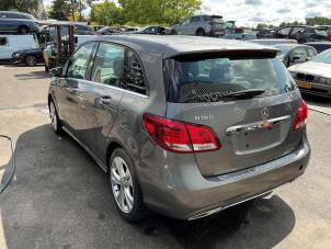 Mercedes B 1.6 B-200 BlueEFFICIENCY Turbo 16V Vehículo de desguace (2016, Metálico, Gris plateado, Gris ratón)