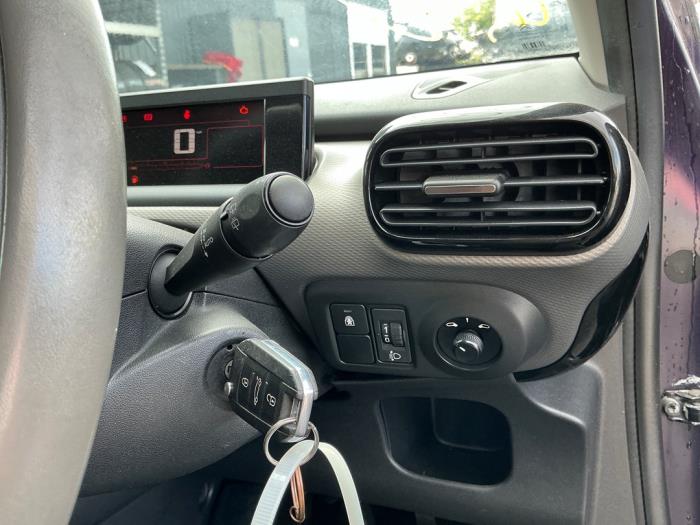 Citroen C4 Cactus 1.2 PureTech 82 12V Vehículo de desguace (2015, Morado)