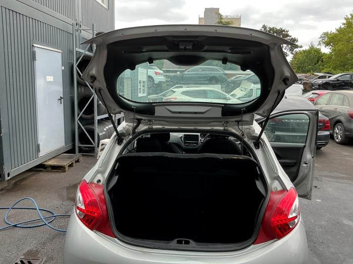 Peugeot 208 I 1.2 Vti 12V PureTech 82 Vehículo de desguace (2014, Gris plateado)