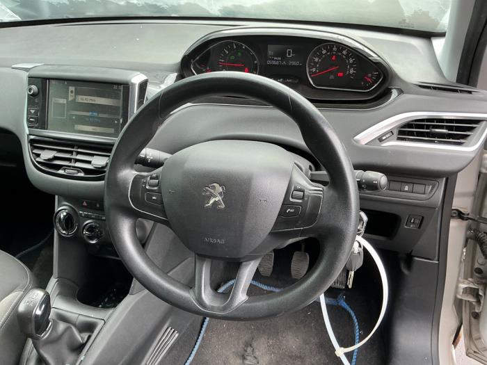 Peugeot 208 I 1.2 Vti 12V PureTech 82 Vehículo de desguace (2014, Gris plateado)