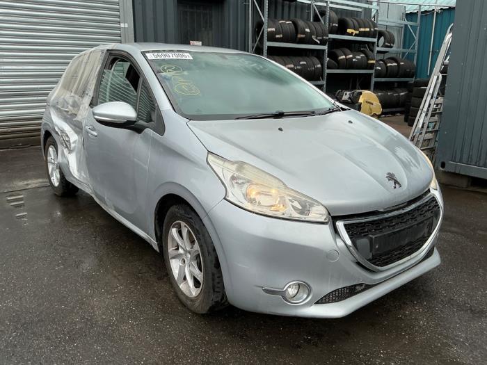 Peugeot 208 I 1.2 Vti 12V PureTech 82 Vehículo de desguace (2014, Gris plateado)