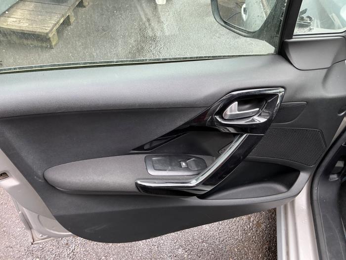 Peugeot 208 I 1.2 Vti 12V PureTech 82 Vehículo de desguace (2014, Gris plateado)