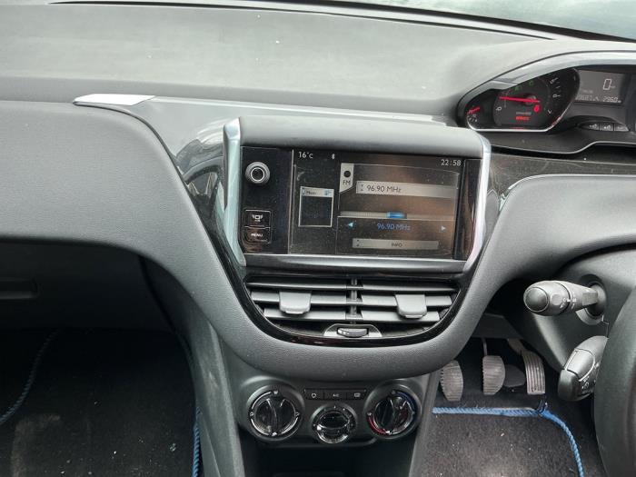 Peugeot 208 I 1.2 Vti 12V PureTech 82 Vehículo de desguace (2014, Gris plateado)
