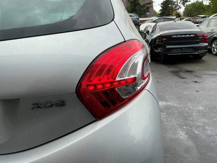 Peugeot 208 I 1.2 Vti 12V PureTech 82 Vehículo de desguace (2014, Gris plateado)