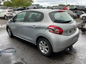Peugeot 208 I 1.2 Vti 12V PureTech 82 Vehículo de desguace (2014, Gris plateado)