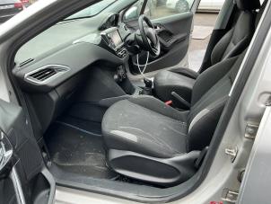 Peugeot 208 I 1.2 Vti 12V PureTech 82 Vehículo de desguace (2014, Gris plateado)