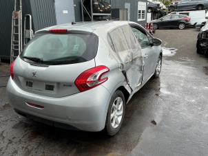 Peugeot 208 I 1.2 Vti 12V PureTech 82 Vehículo de desguace (2014, Gris plateado)