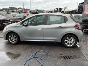 Peugeot 208 I 1.2 Vti 12V PureTech 82 Vehículo de desguace (2014, Gris plateado)