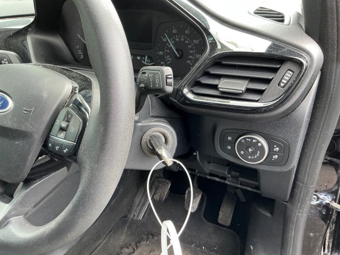 Ford Fiesta 7 1.1 Ti-VCT 12V 75 Vehículo de desguace (2020, Oscuro, Negro)