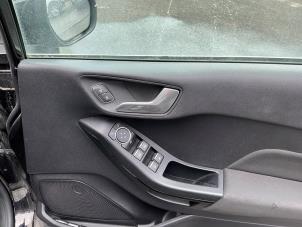 Ford Fiesta 7 1.1 Ti-VCT 12V 75 Vehículo de desguace (2020, Oscuro, Negro)