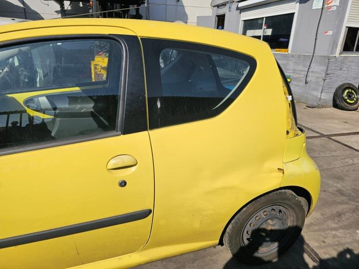 Peugeot 107 1.0 12V Samochód złomowany (2006, Zólty, Aluminium)