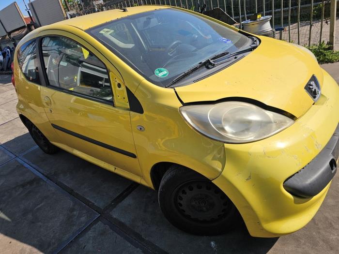 Peugeot 107 1.0 12V Samochód złomowany (2006, Zólty, Aluminium)