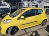 Peugeot 107 1.0 12V Samochód złomowany (2006, Zólty, Aluminium)