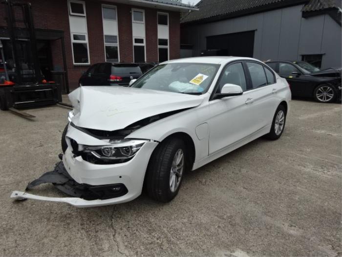Mos verhaal Verslaafde BMW 3 serie 330e iPerformance Salvage vehicle (2016, White)