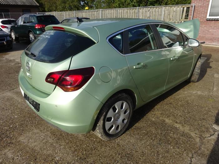 Opel Astra J 1.6 16V Vehículo de desguace (2010, Verde)